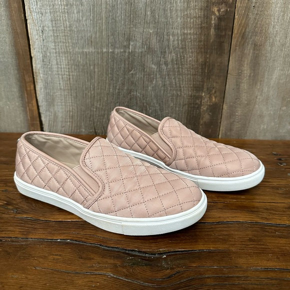 Steve Madden Ecentrcq Quilted Slip On Sneaker Shoe in Pink Size 9.5 Women’s - Picture 3 of 15